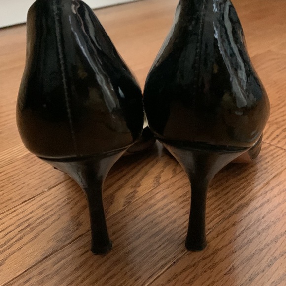 ELLEN TRACY designer black patent & brown leather leather peep toe 31/2” heels - Picture 8 of 9